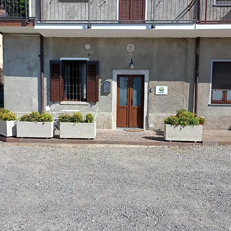 Galbanera Turismo شقة Albavilla